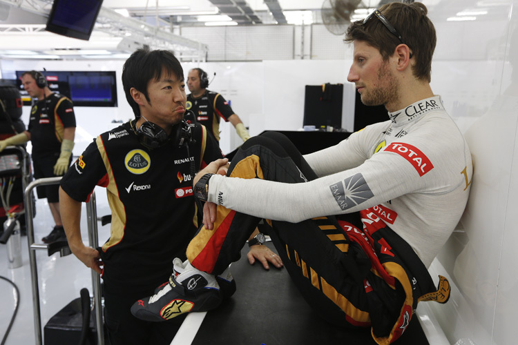 Die Körpersprache sagt alles: Romain Grosjean und sein Renningenieur