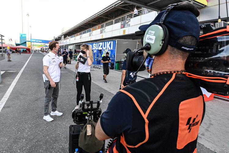 ServusTV überträgt live aus Katar: Stefan Nebel und Eve Scheer in der Boxengasse