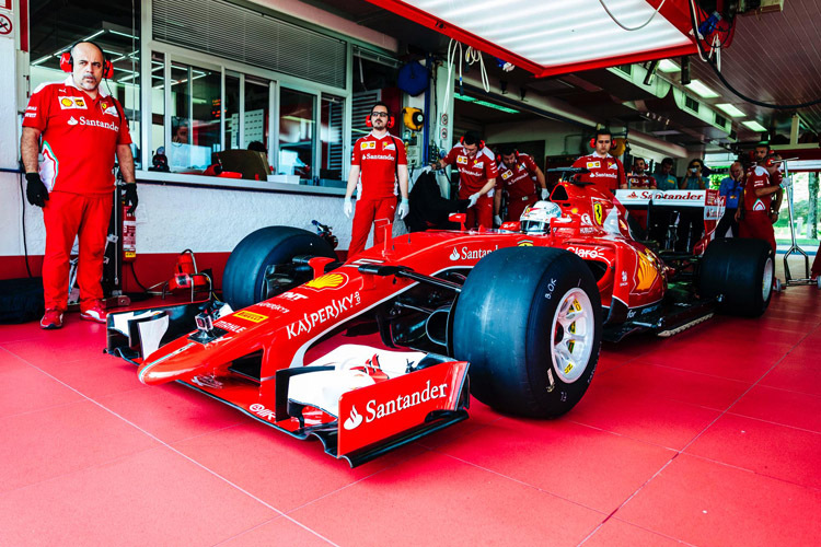 Beim Test kommt ein modifizierten Ferrari SF15-T von 2015 zum Einsatz