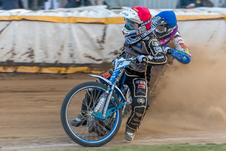 Max Dilger im heißen Kampf mit Stephan Katt beim Paar Cup in Cloppenburg