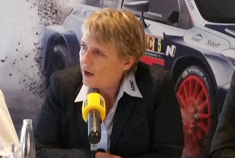 Jutta Kleinschmidt bei der Rallye-Präsentation