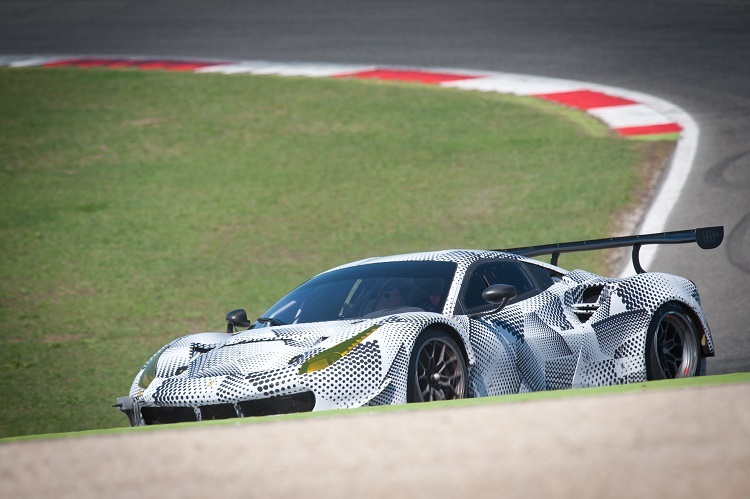 Noch in Tarnbeklebung: Der Ferrari 488 GTE für die 24 Stunden von Le Mans