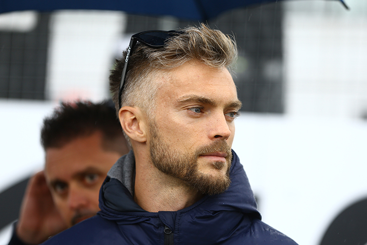 Leon Camier steigt auf Ducati um