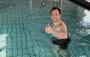 Im Wasser schon ohne Krücken: Hiasi Walkner macht Fortschritte.