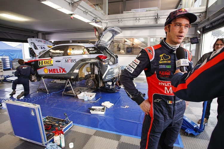 Thierry Neuville im Hyundai-Service