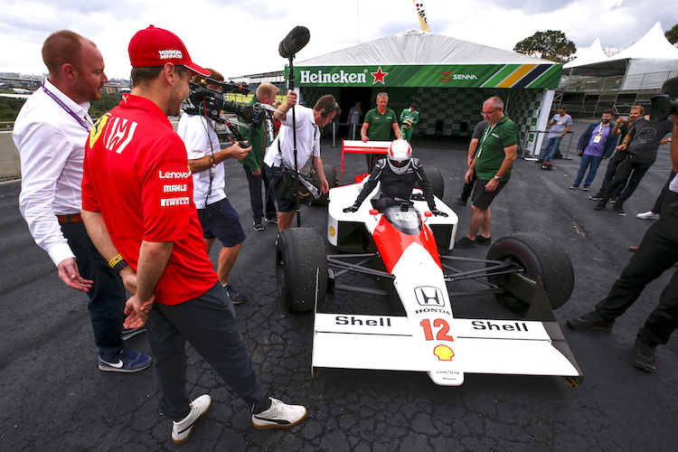 Vettel wollte den Senna-McLaren unbedingt ganz aus der Nähe sehen