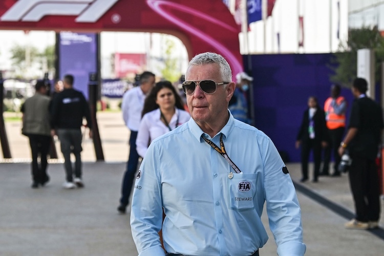 Derek Warwick