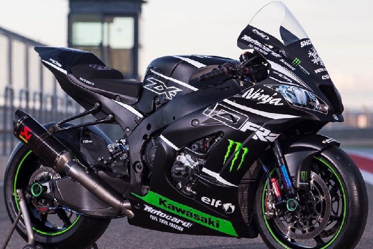 Die Wintertests absolviert Kawasaki traditionell in einem mattschwarzen Design