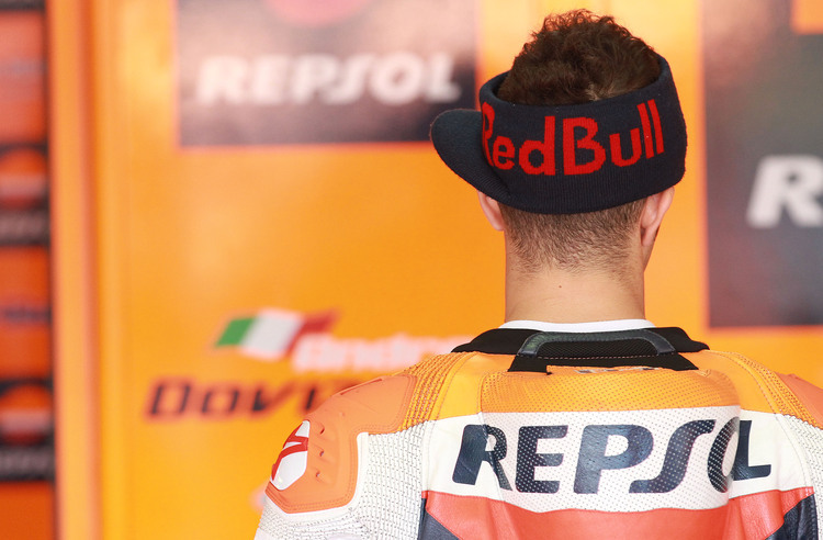 Andrea Dovizioso mit Red Bull Kappe