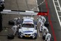 Dirk Werner beim Boxenstopp in Brands Hatch
