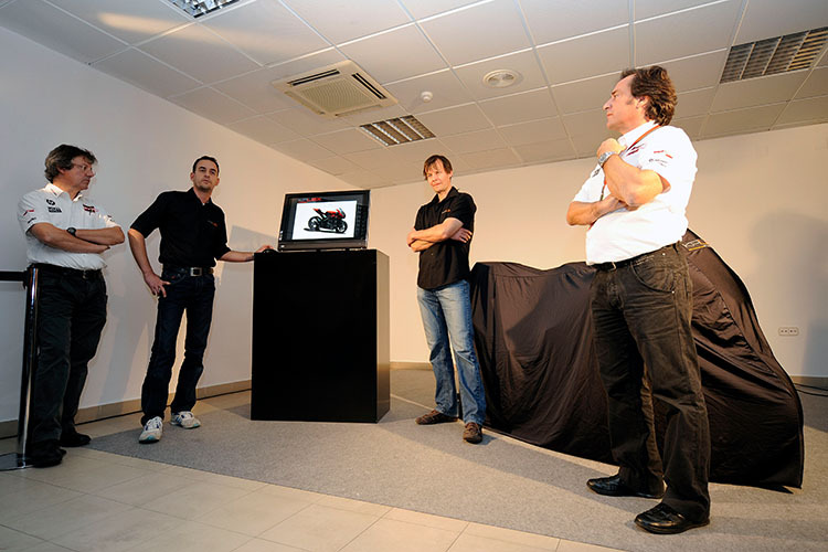 So fing alles an: Kalex-Vorstellung beim Valencia-GP 2009 mit Sito Pons (re.)