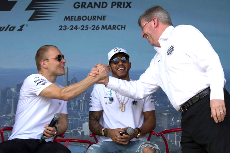 Ross Brawn in Melbourne mit den Mercedes-Fahrern Valtteri Bottas und Lewis Hamilton