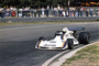 1976: Alan Jones in Belgien im Surtees mit Durex-Werbung