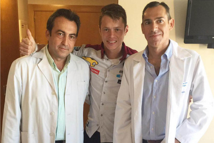 Tito Rabat mit den Ärzten in der Klinik in Almeria