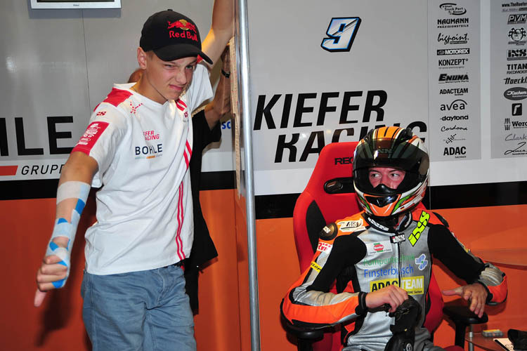 Barcelona-GP 2013: Florian Alt in der Kiefer-Box mit Toni Finsterbusch