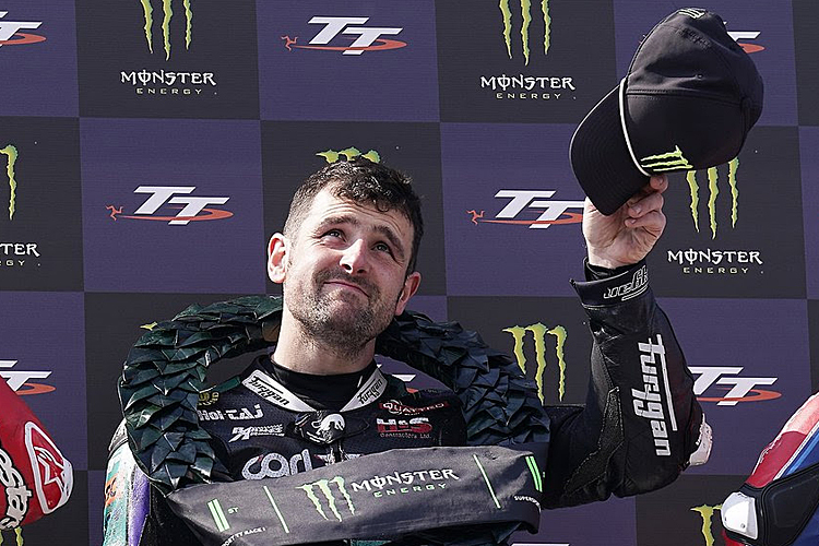 Michael Dunlop schickt Grüße zu Vater Robert und Onkel Joey in den Himmel