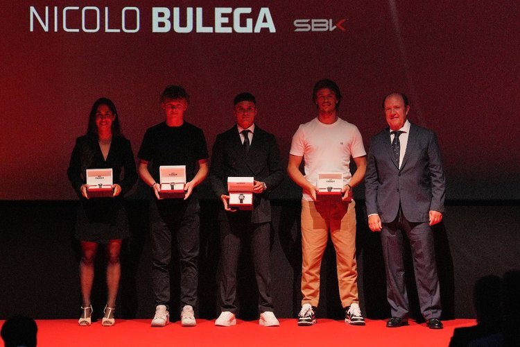 Superpole-Award: Nicolo Bulega, Adrian Huertas, Loris Veneman und Maria Herrera