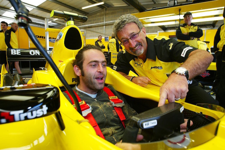 Ronnie O’Sullivan 2004 in Silverstone mit Teamchef Eddie Jordan