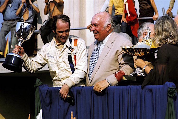Peter Gethin und Louis Stanley nach dem Sieg in Monza 1971