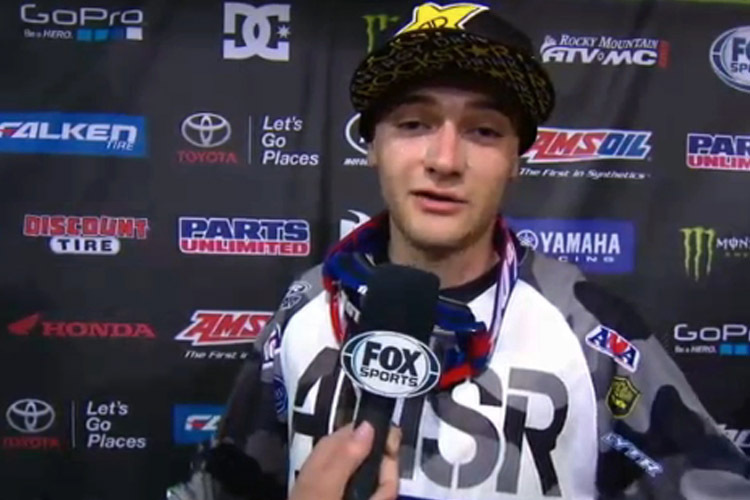 Cooper Webb beim Siegerinterview in San Diego