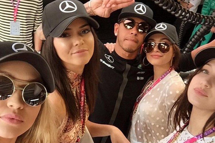 Lewis Hamilton in Monaco unter Freunden