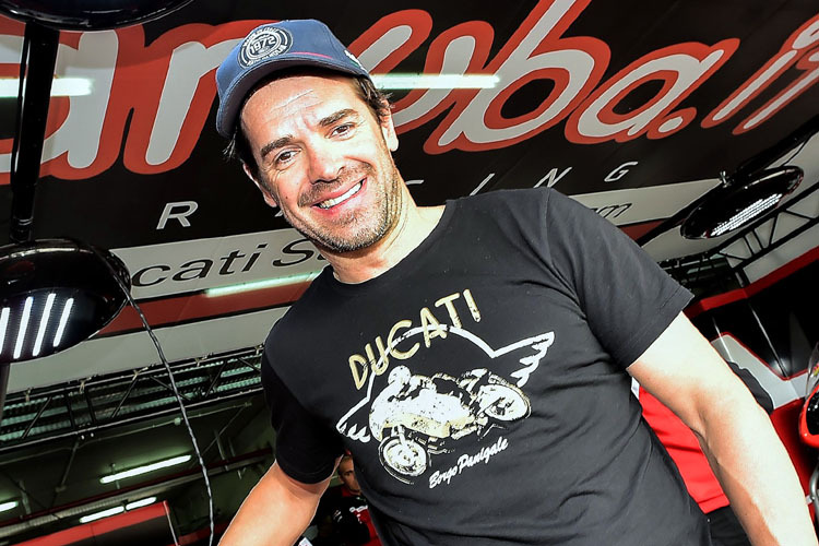 Carlos Checa ist ein gern gesehener Gast in der Aruba.it-Ducati-Box