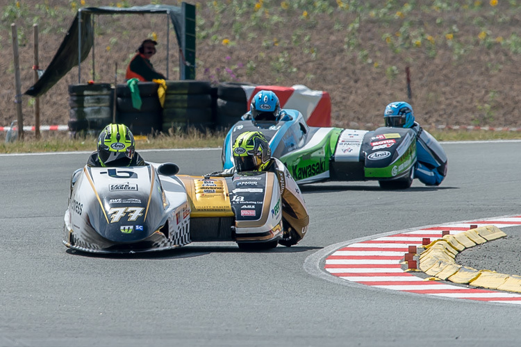 Mark Reeves/Mark Wilkes dominierten die Qualifikation 1 der Sidecars in Schleiz vor Bennie Streuer/Kevin Rousseau 