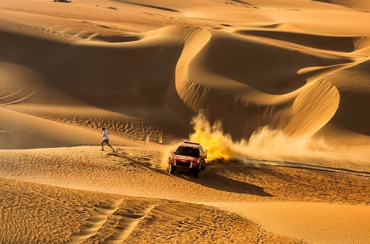 Der Ford Raptor beim Test in Dubai