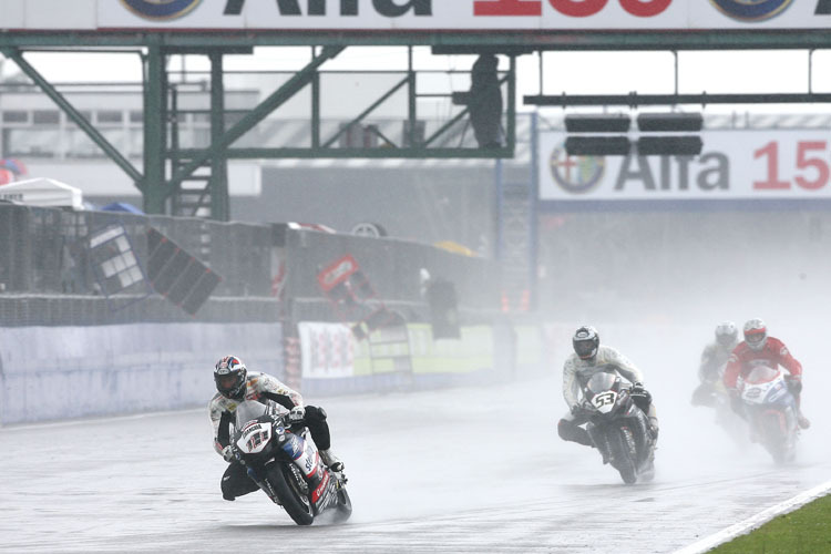 Ein typischer Rennsonntag in Silverstone: Schön feucht