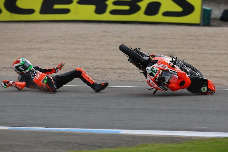 Davide Giugliano machte in Donington Park unsanfte Bekanntschaft mit dem Asphalt