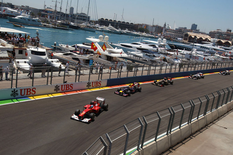 Jubel bei den Spaniern: Lokalmatador Fernando Alonso holte sich 2012 bei der letzten GP-Austragung von Valencia den Rennsieg