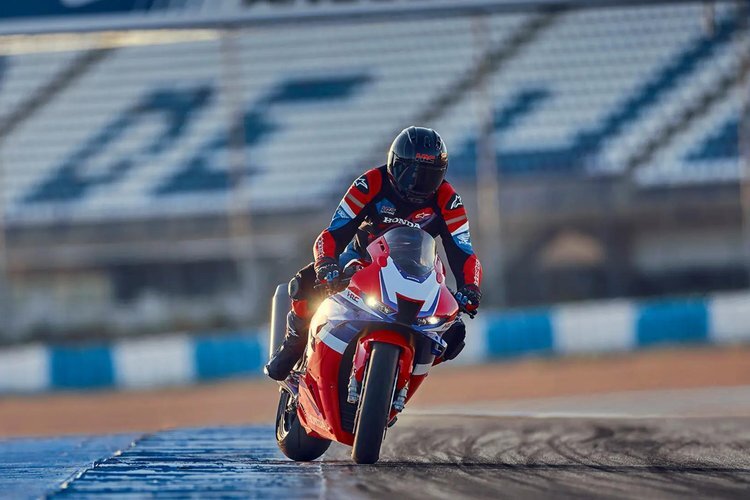 Ein Testfahrer hat die neue Honda bereits in Jerez bewegt