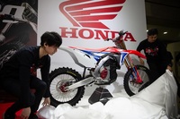 Honda CR Electric: Prototyp mit Elektroantrieb und dem Fahrwerk der CR 250