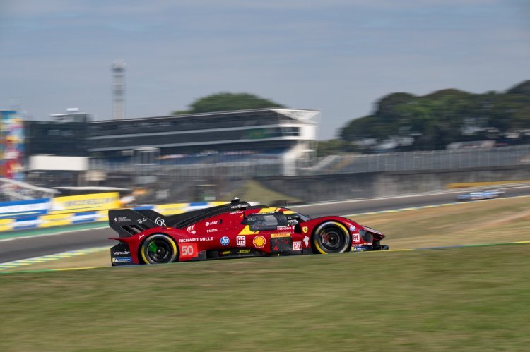 Der Ferrari 499P mit der Nummer 50