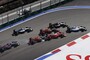 Daniil Kvyat stubst in Sotschi 2016 Sebastian Vettel an