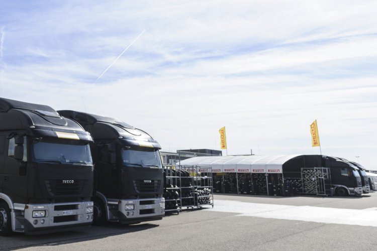 Pirelli ist im Paddock der Superbike-WM ein Hauptanlaufpunkt der Teams