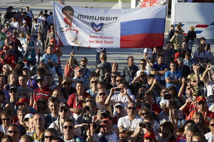 Die russischen Fans denken fest an Jules Bianchi