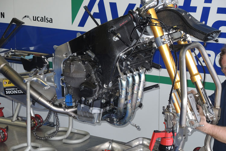 Der aktuelle Stand: Honda-Vierzylinder-Motor in einer Kalex des Blusens-Teams