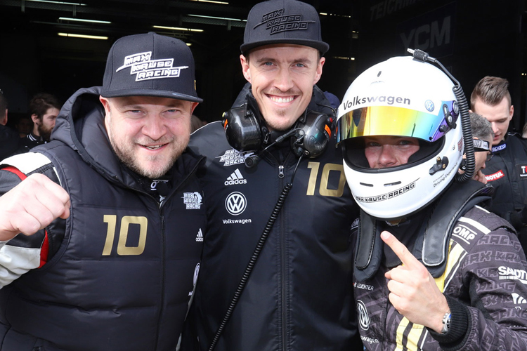 Max Kruse (Mitte) mit seinen beiden Piloten Benni Leuchter und Andy Gülden