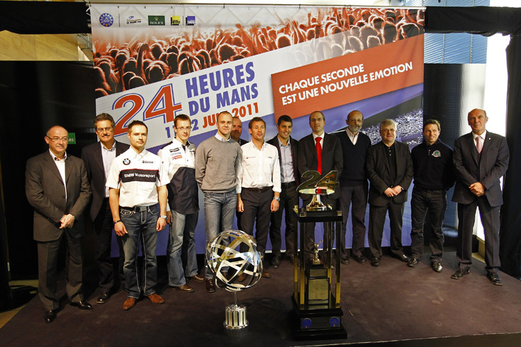 Fahrer und Herstellervertreter des ILMC gestern in Paris