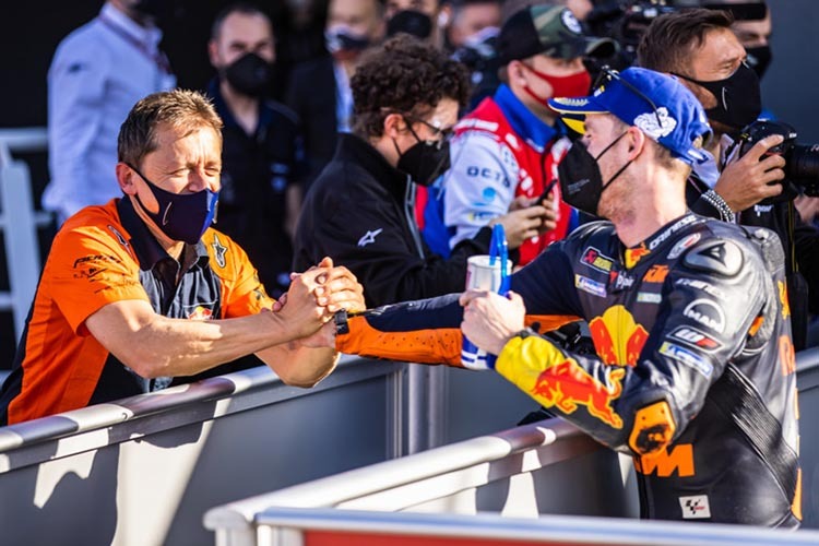 Mike Leitner 2019 beim Valencia-GP mit dem WM-Fünften Pol Espargaró