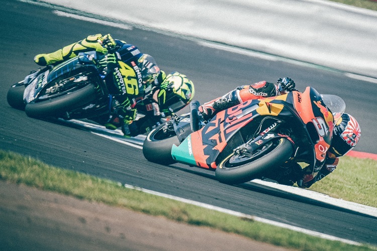 Johann Zarco vor Valentino Rossi