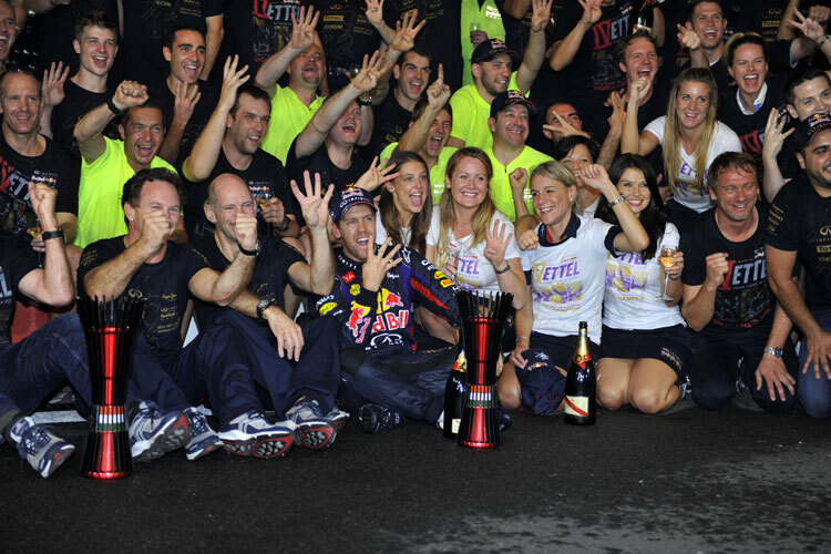 Sebastian Vettel und sein Team - wie eine große Familie