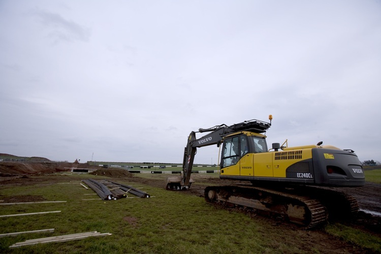 Bagger statt Formel-1-Renner in Donington.