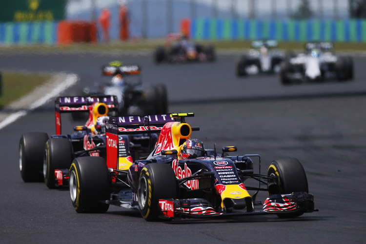 Daniil Kvyat kam vor Daniel Ricciardo ins Ziel