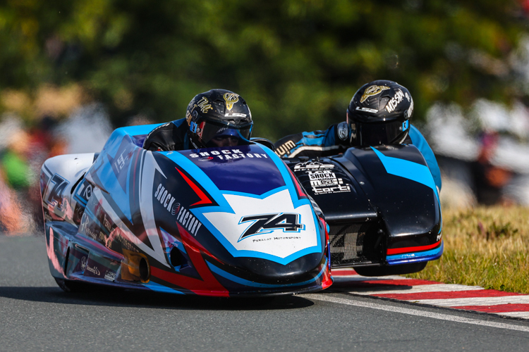 Ted und Vincent Peugeot mit Platz 1 in der IDM Sidecar Schleiz