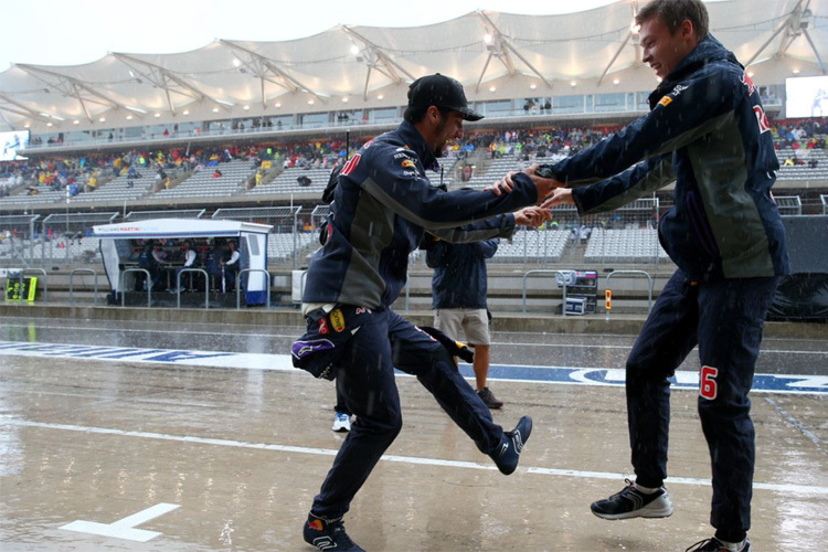 Tänzchen gefällig? Daniel Ricciardo und Daniil Kvyat