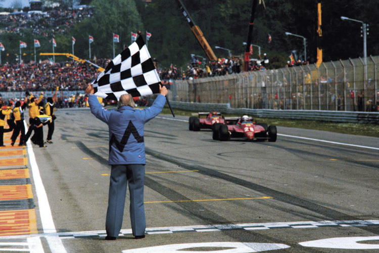 Geklauter Sieg: Didier Pironi setzt sich 1982 in Imola kurz vor dem Rennende an die Spitze