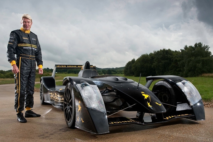 Mika Häkkinen als Botschafter von Whysky-Hersteller Johnnie Walker