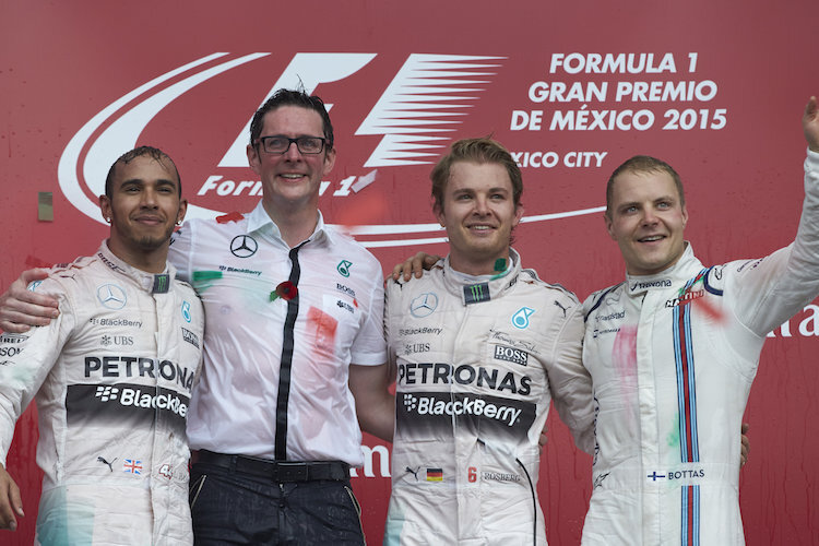 Valtteri Bottas (rechts) mit dem Mercedes-Duo auf dem Siegerpodest von Mexiko 2015